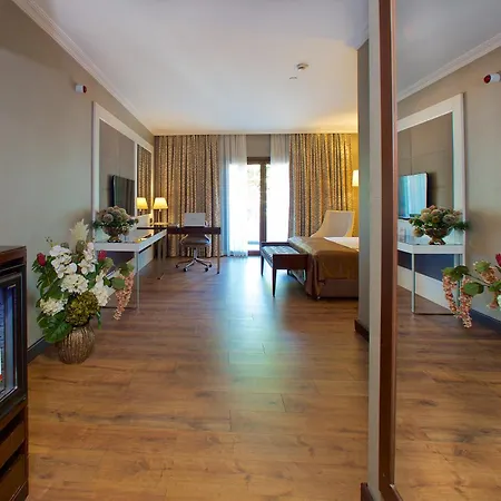 Ramada By Wyndham Merter מלון