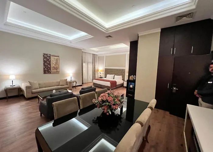 Ramada By Wyndham Merter 호텔