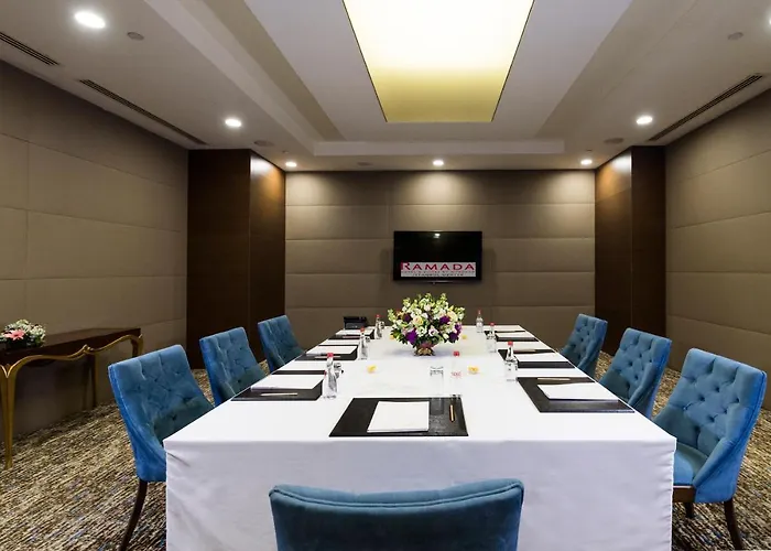 Ramada By Wyndham Merter 호텔