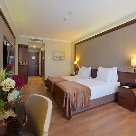 رمادا باي ويندهام إسطنبول ميرتر 5*
