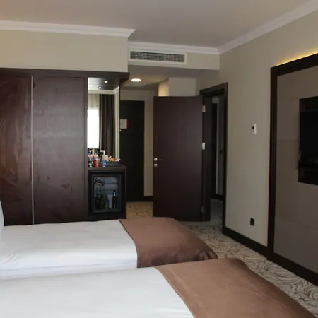 Ramada By Wyndham Merter Отель